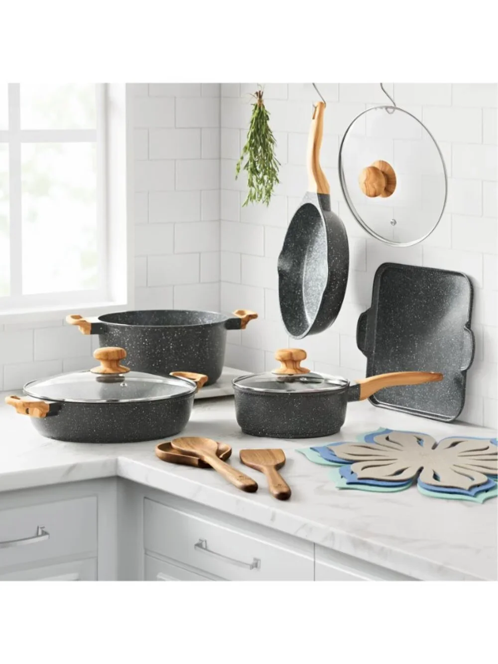 The Pioneer Woman Charcoal Prairie Signature 14-Piece Cast Aluminum Cookware Set